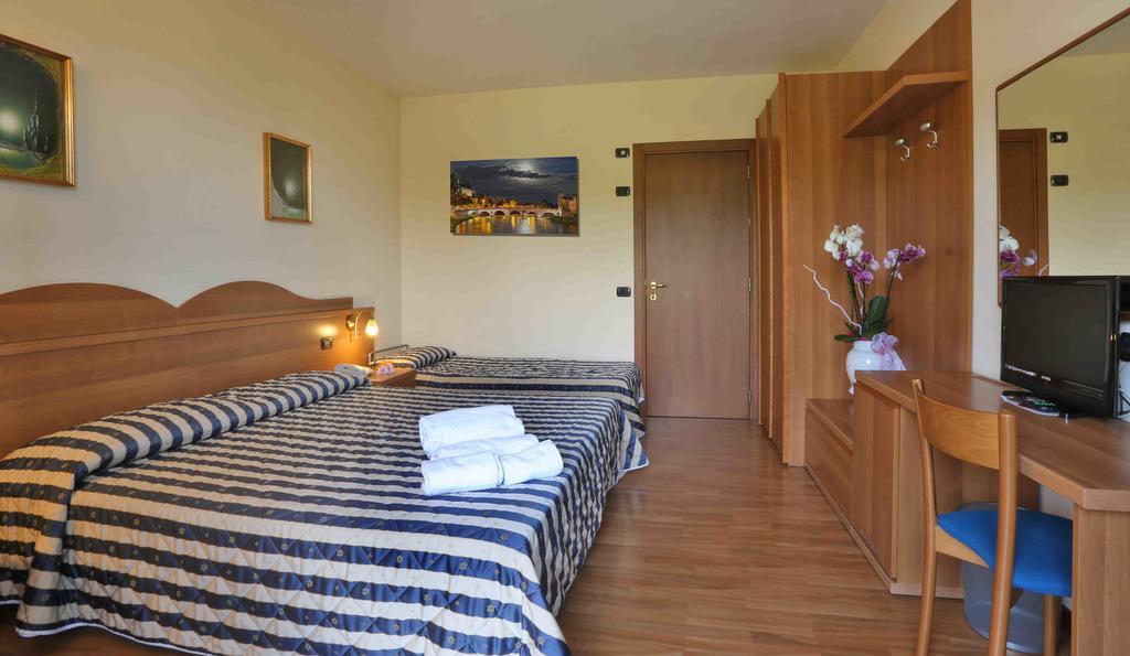 Hotel Costabella San Zeno di Montagna Kamer foto